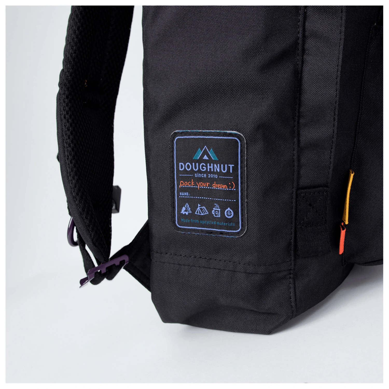 Doughnut - Macaroon Large Happy Camper 18 - Sac à Dos Journée 5 Doughnut - Macaroon Large Happy Camper 18 - Sac à Dos Journée – Image 5