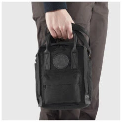 FJÄLLRÄVEN Fjällräven - Kånken No. 2 Black Sling 2,5 - Sac à Bandoulière -Extérieur Camping Magasin fjaellraeven kaanken no 2 black sling 25 sac a bandouliere detail 3