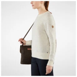 FJÄLLRÄVEN Fjällräven - Norrvåge Pocket - Sac à Bandoulière 10 FJÄLLRÄVEN Fjällräven - Norrvåge Pocket - Sac à Bandoulière -Extérieur Camping Magasin fjaellraeven norrvaage pocket sac a bandouliere detail 5